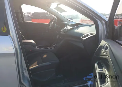 2015 Ford Escape S z USA, uszkodzony, nr VIN 1FMCU0F77FUA53829